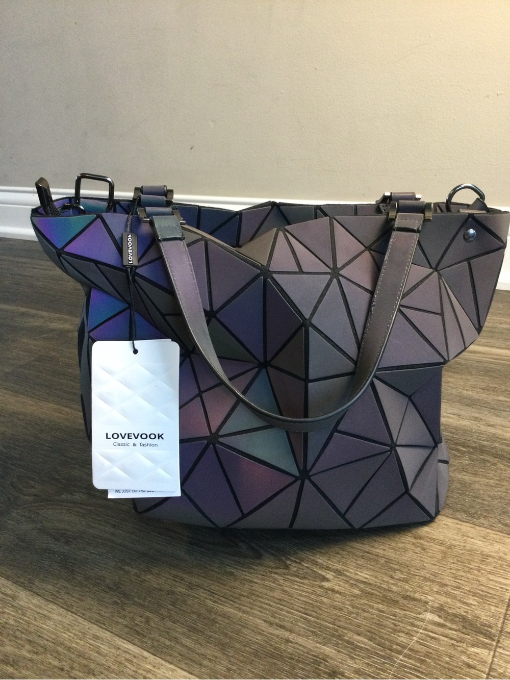 LOVEVOOK Iridescent Geometric Tote in Gray and Purple
